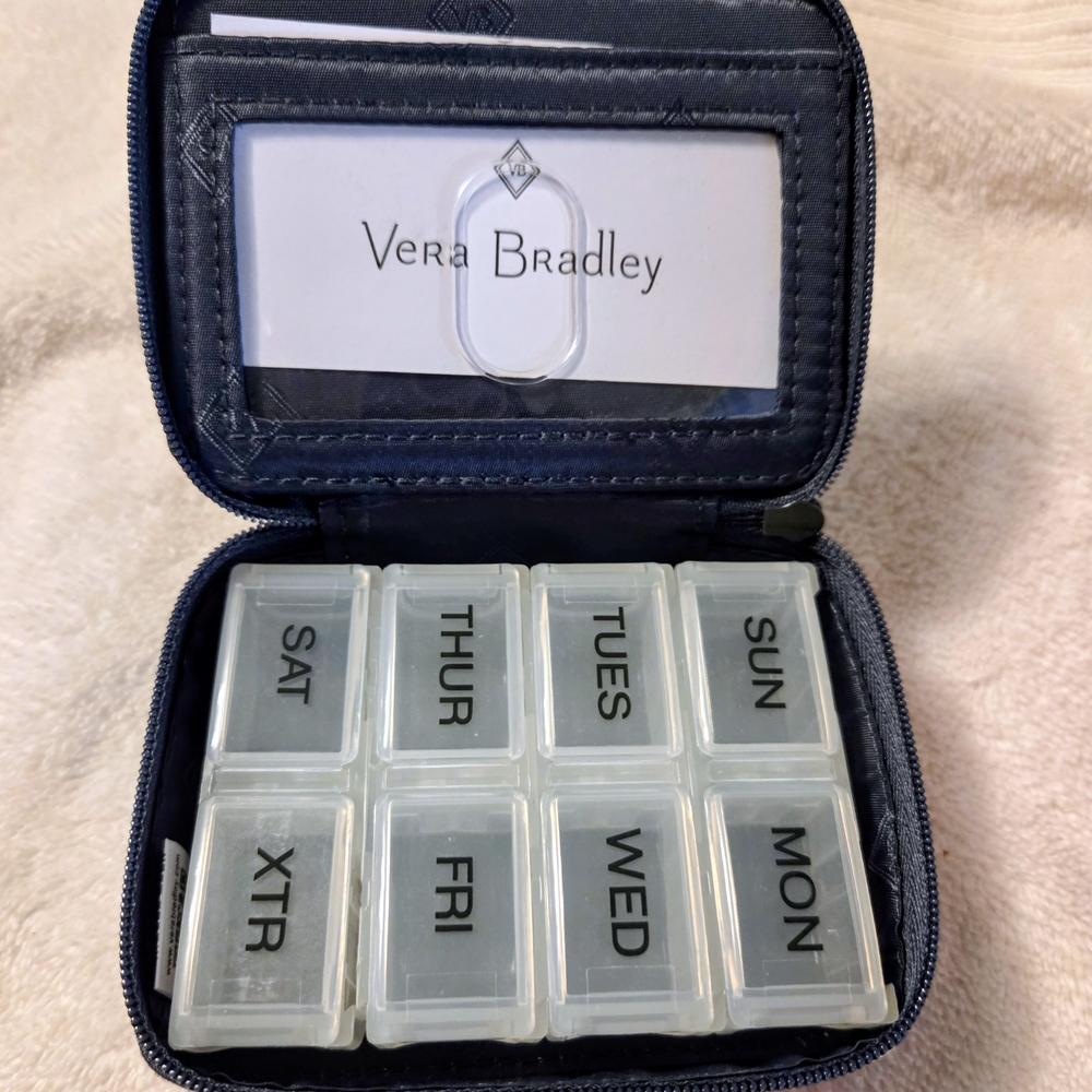 Vera Bradley Floral Navy Blue Pill Organizer NWT  Pretty!!